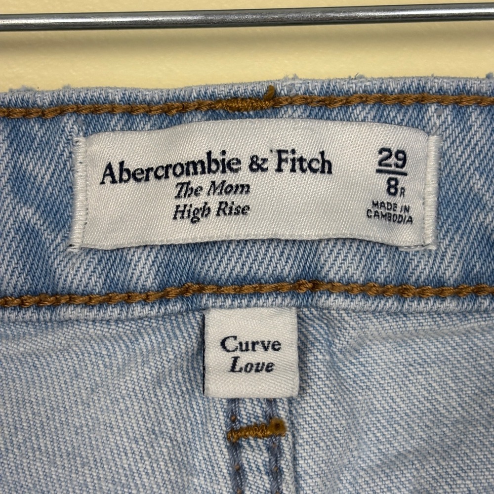 ABERCROMBIE & FITCH Curve Love High Rise Mom Jeans Light Blue Wash Women Size 29 - Picture 3 of 14